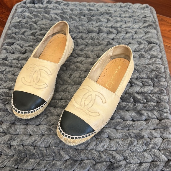 Chanel CC cap toe leather espadrille flats. Size 38 - Picture 1 of 15
